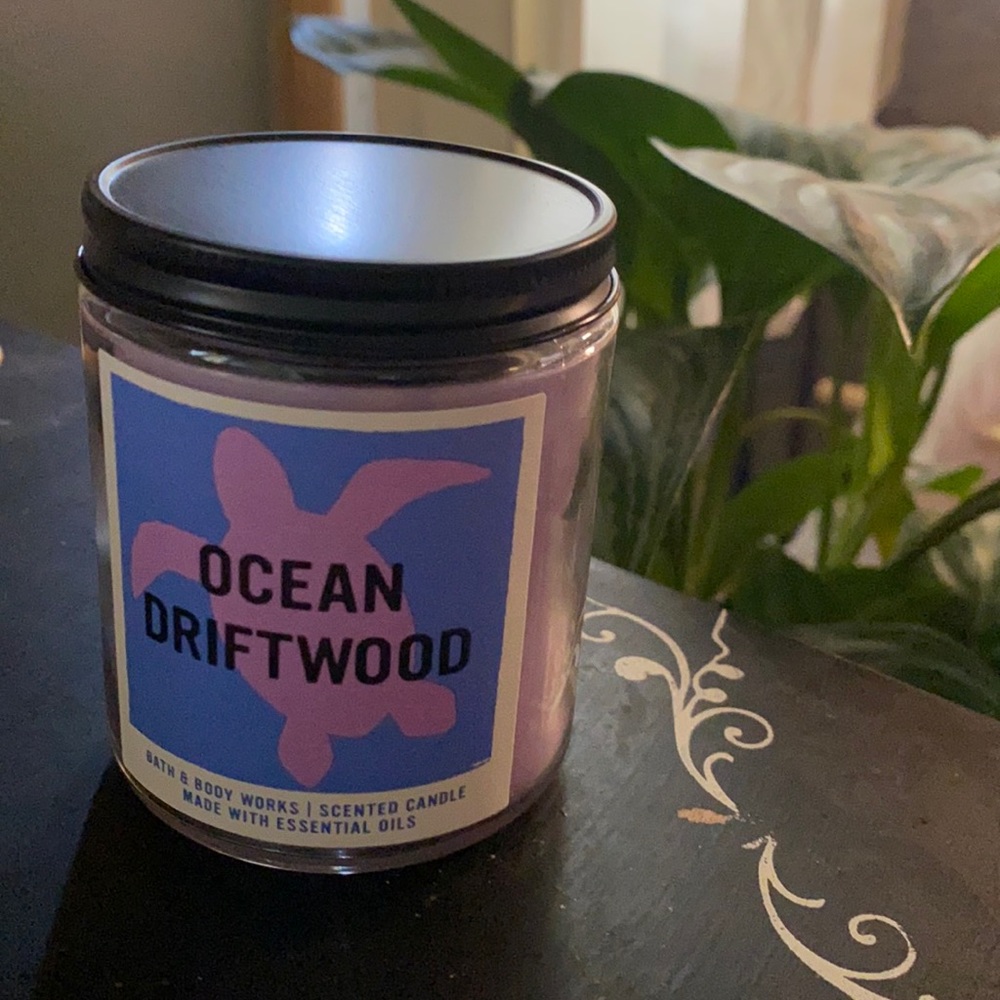 Bath and body works candle brand new!